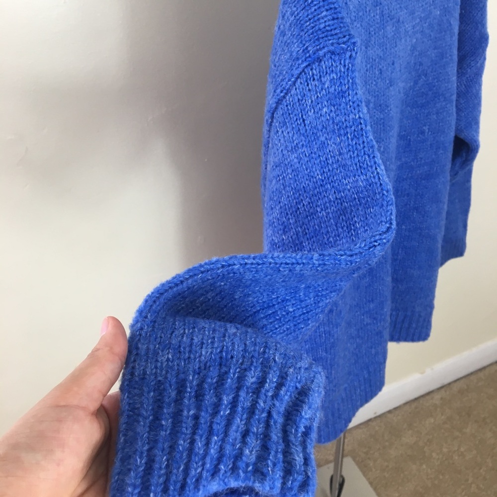 NWT oversized blue sweater - Picture 10 of 10